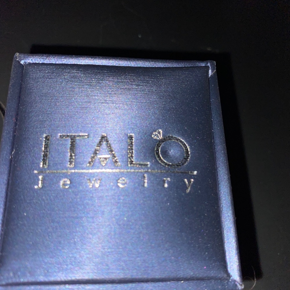 Ring - Picture 3 of 6